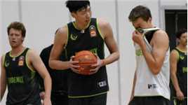 大魔王降维打击！NBL官方晒周琦扣篮视频：我们能看一整天