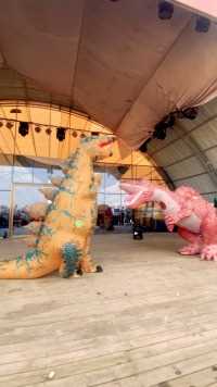 小朋友们元旦去哪里玩呢？泰和萤乡牧场的恐龙表演在等你。#江西吉安 #恐龙 #亲子时光