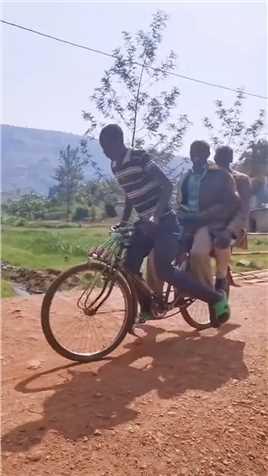 非洲拥有一辆自行车，就能拉客做生意了！#走进非洲