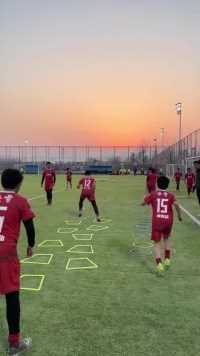 改变中国足球的未来，从夕阳下的苦练开始！