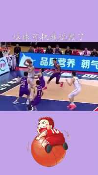 这球可把我逗毁了，杨指导表情严肃，替补席一片笑声，付豪太难了#辽宁男篮 #神评即是标题 #百万视友赐神评 