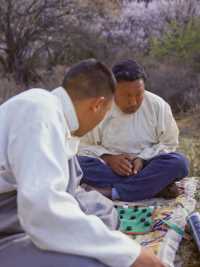 大家玩过藏棋吗？相信很多西藏本地得好朋友都玩过哦，有机会来家里和哥哥切磋一下！还做了好吃得石锅豆腐！