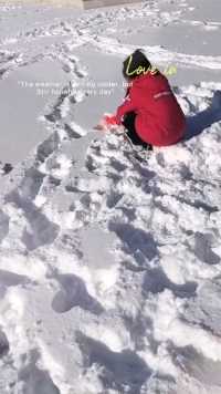 人类幼崽玩雪季😊