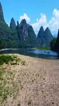人生建议，一定要带别人的对象来看一看桂林山水，游一次漓江，坐一次竹筏，你会发现人生值得！80块一个人，大家觉得值吗