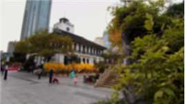 拥有1600年历史的崇安寺，曾是无锡最繁华的地方，它与上海城隍庙、南京夫子庙、苏州玄妙观齐名的江南四大特色街区。