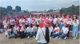 十月一日中华女子学院·国际香港学员们在昆明阳宗海云端花海齐唱《我和我的祖国》祝福我们伟大的祖国繁荣富强🇨🇳🇨🇳！