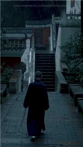 “历经四海八荒，看尽千江寒月，却无人能陪我”#情感文字 #走心语录