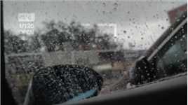 雨天看着车窗外听着雨声