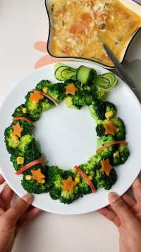 减脂星人的圣诞餐——圣诞花环，该有的仪式感必须有，简单的西兰花做出了吃不起的样子#圣诞#圣诞美食