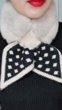 冬天给自己准备一条这样的波点围巾，百搭又时尚还保暖#围巾#毛毛领围巾
