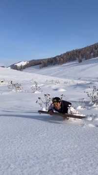 在新疆禾木村生活的人容易嘛，下这么厚的雪家都找不到了