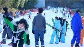 干啥啥不行，天天穷开心！#滑雪 #义乌小茉