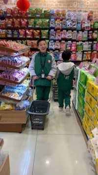 最近两个孩子表现都很棒，超市购物鼓励🥰加油喔孩子们