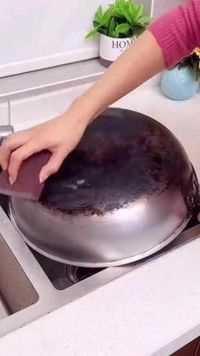 家里黑锅底不要丢，用这款金刚砂海绵擦刷洗一下，每天都有新锅用。