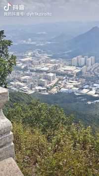 今天终于登上莲花山最高峰！看到了整个长安最美的风景，人生就像爬山，生在无助年代的80后们，我们要加油喽！