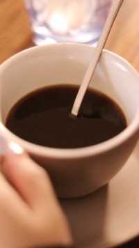 一杯热咖啡，也不是突然变凉的！