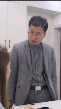 信任是相互的！我可以好好孝敬你，这是我的义务。但是也请你尊重我信任我