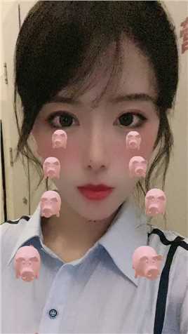 一起等电梯大哥问我你眼睛里咋有猪猪呢