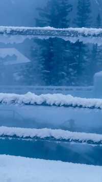仙气飘飘，
冰火两重天班芙硫磺山温泉♨
#加拿大班芙国家公园