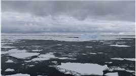 #极不一样 #南极 #雪龙号 冰川中励志前行的它，不负众望，勇往直前！