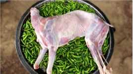 印度人吃羊的方式，用5斤辣椒煮，出锅完全没食欲