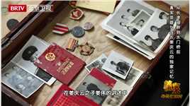 #长津湖七连长原型之一姜庆云的独家记忆# 2021年年尾，#档案# 栏目组记者专程赶往河北省石家庄市，探访了抗美援朝老英雄姜庆云的生前居所。姜庆云是电影《长津湖》七连长原型之一，曾亲历长津湖战役，又曾指挥敢死队，毅然站在水门桥前，在桥梁炸毁前重伤昏迷，陷入九死一生。戳视频，让我们在姜庆云之子姜伟的讲述中，一点点还原老英雄的战斗人生！