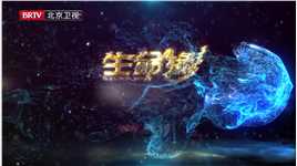 #北京管控区一小时为独居老人修好水管#在北京朝阳区垡头西里三区的管控区内，有300多名老人居住。北京卫视《生命缘》记者深入管控区一线直击！独居蒋大爷家中水管漏水，社工小孙即刻上报。在社区下沉干部王久全的协调安排下，仅用时一小时就解决了漏水问题！目前，共计已有#朝阳区5000余名党员干部下沉防疫一线#，相信咱们北京干部，我们一起共克疫情！