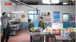 #表演班的春天#@尚敬导演 缔造的《炊事班的故事》和《武林外传》堪称中国电视剧长廊中的两座高峰之作，今晚，他带着一代人的青春记忆来到表演班的课堂，和小学员们一起重温经典，致敬表演。 “表演班”的小少年们，将在任课老师@尚敬导演 和北影表演老师@隋兰  的指导下，在学习中感悟经典，他们将会演绎出什么样的《炊事班的故事》呢？今晚21:05北京卫视，精彩不容错过！