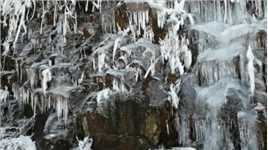 美丽的冰挂，宛如水晶宫。
